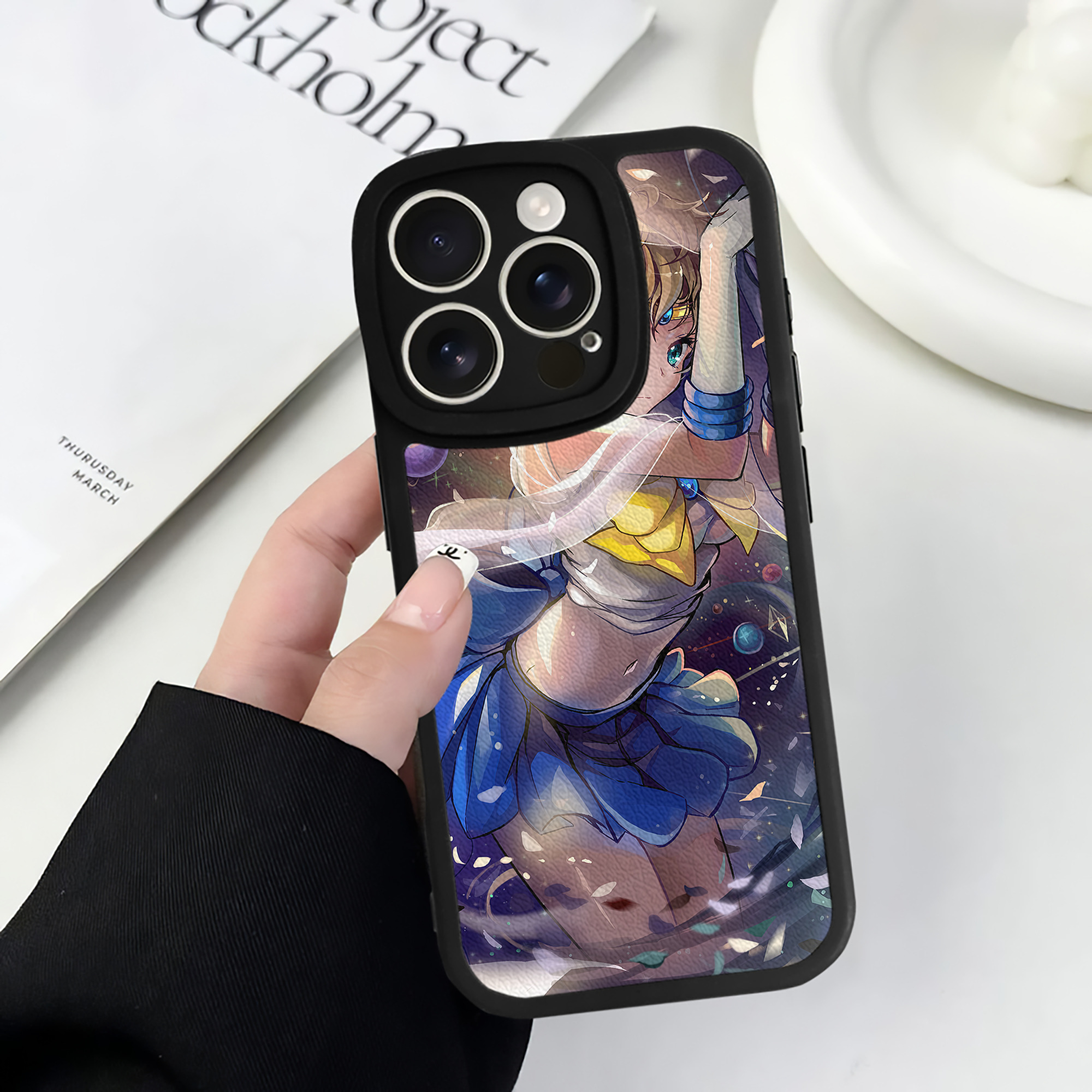 （画像用） 美少女戦士セーラームーン Sailor Moon 【iPhone 16シリーズ対応】シリコンスマホケース（レザー調） 材質：シリコン